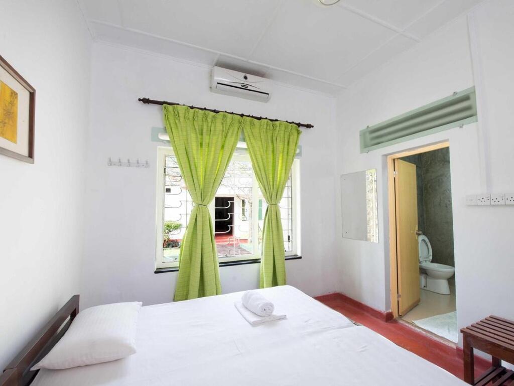 Hotel Hamilton House Negombo Esterno foto