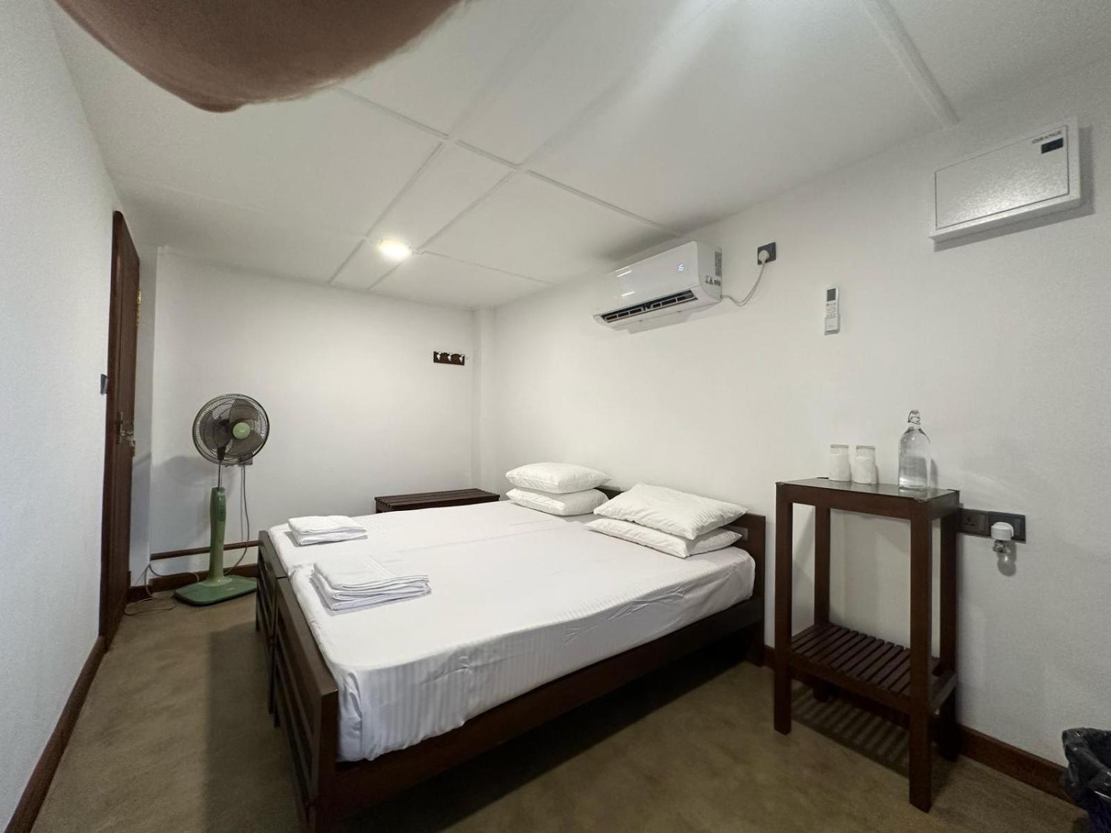 Hotel Hamilton House Negombo Esterno foto