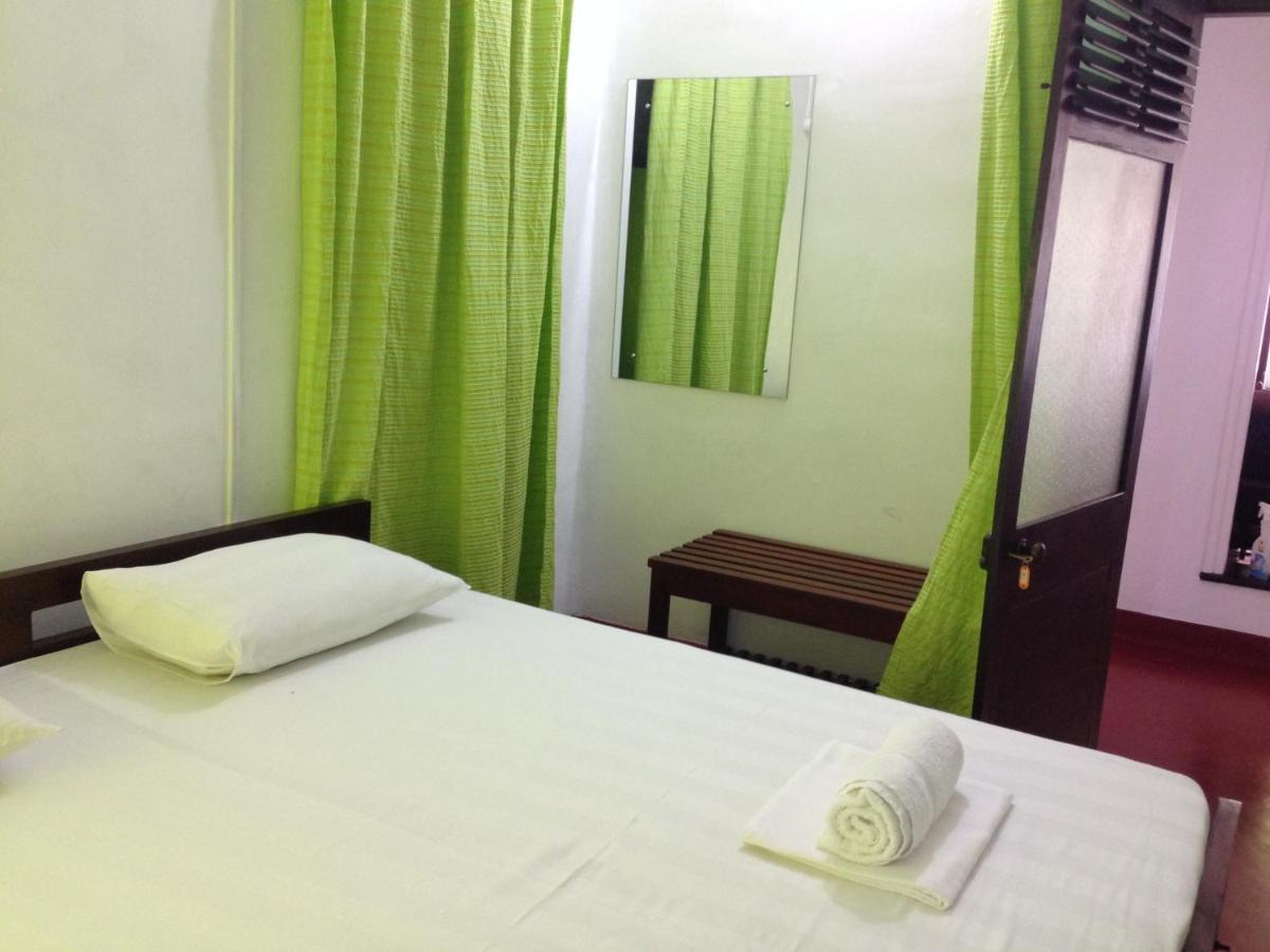 Hotel Hamilton House Negombo Esterno foto