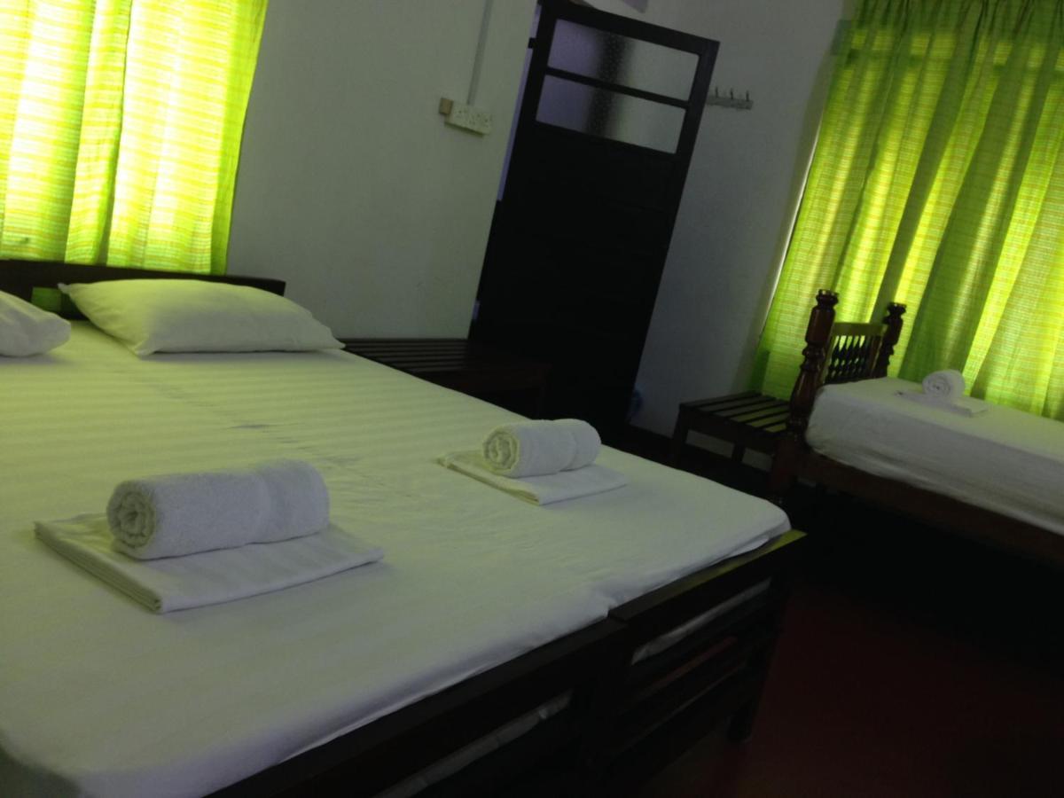 Hotel Hamilton House Negombo Esterno foto